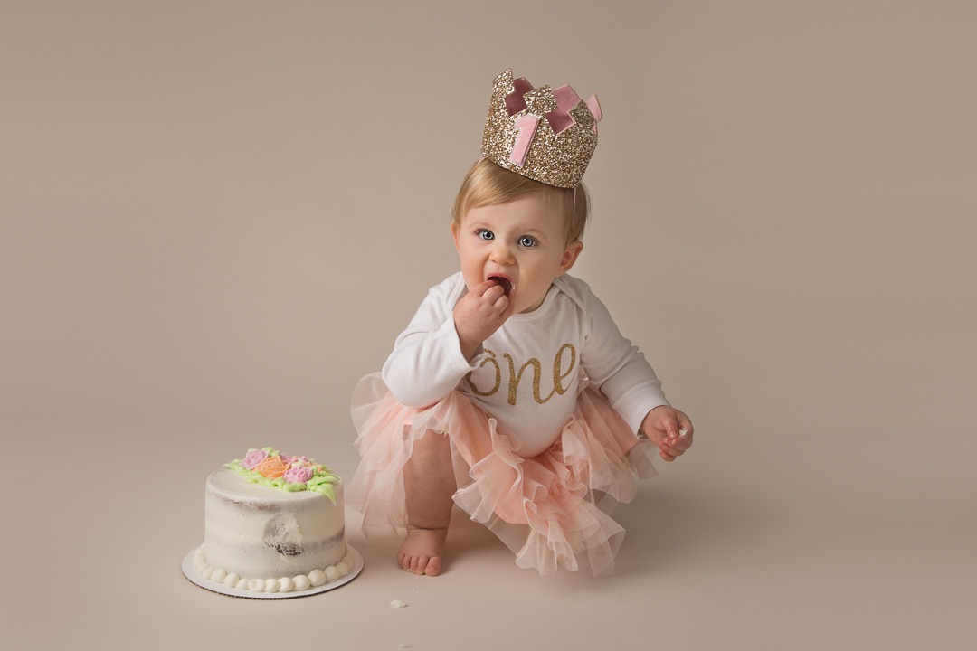 Adjust the atmosphere for toddler photography session