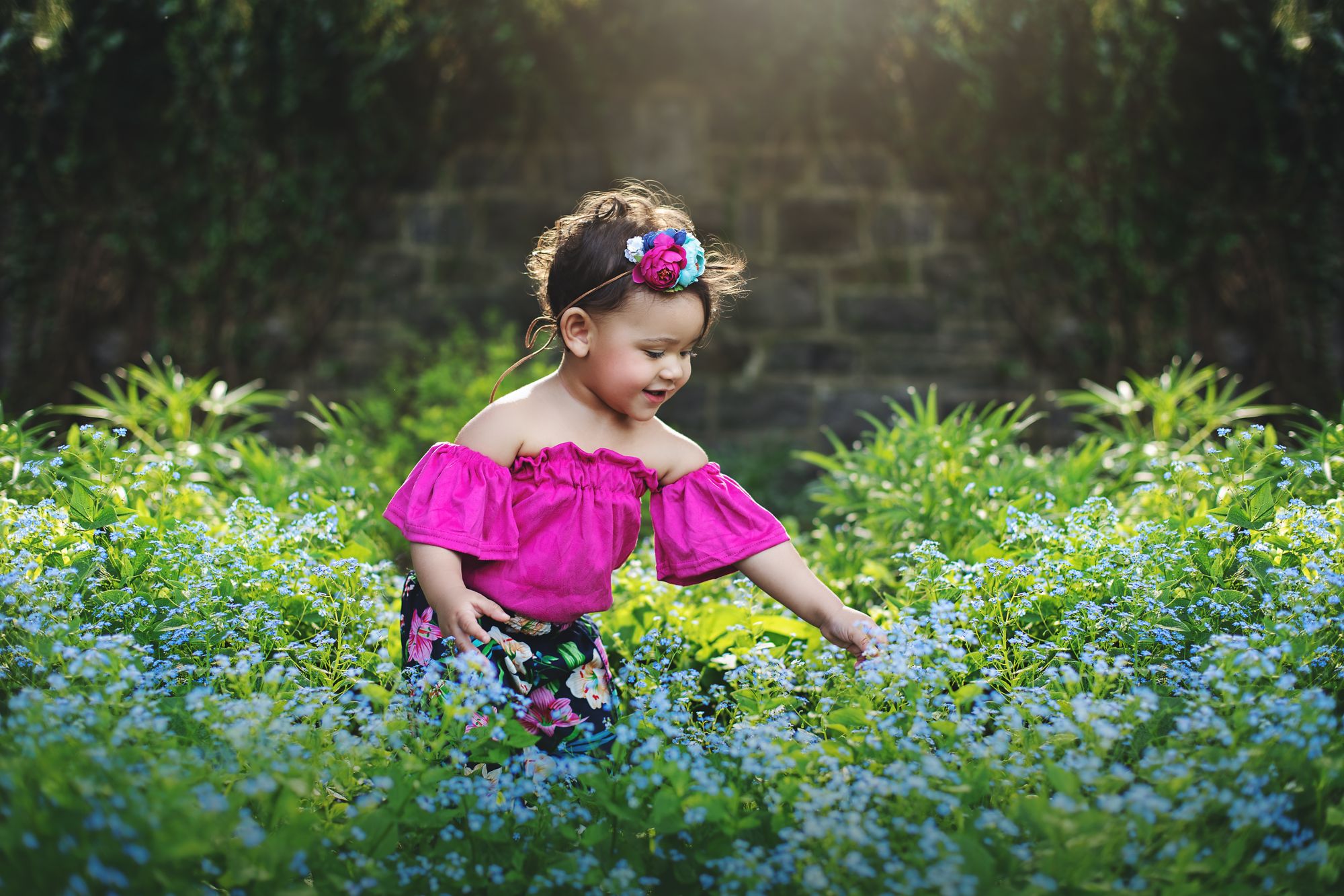 Using the sun in outdoor toddler photo session