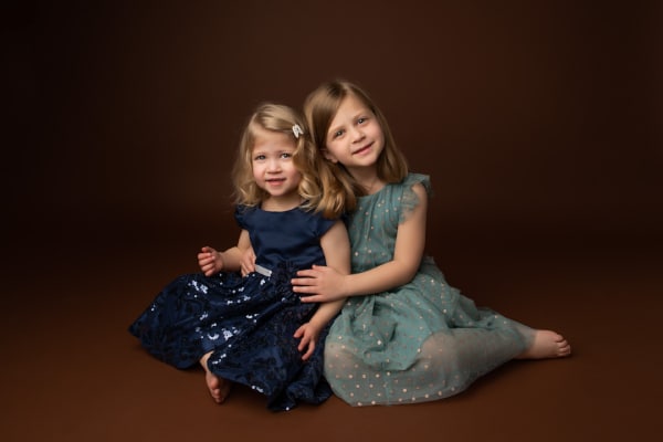 Siblings' photo poses
