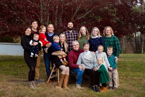 Posing large family photo ideas
