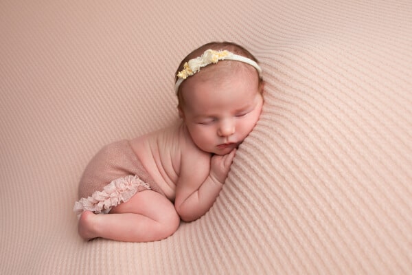 Newborn photoshoot outfit girl