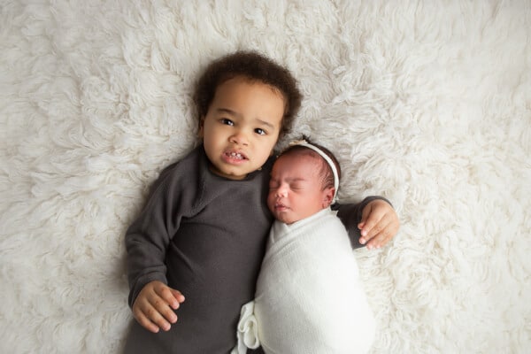 Newborn sibling photo shoot best time