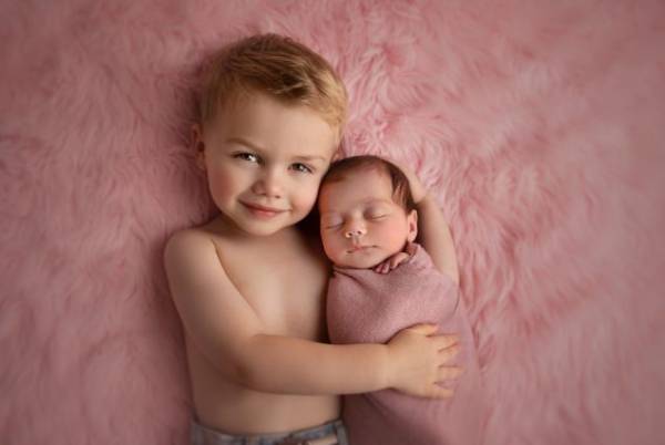 Newborn baby with older sibling, Hunt Valley family session