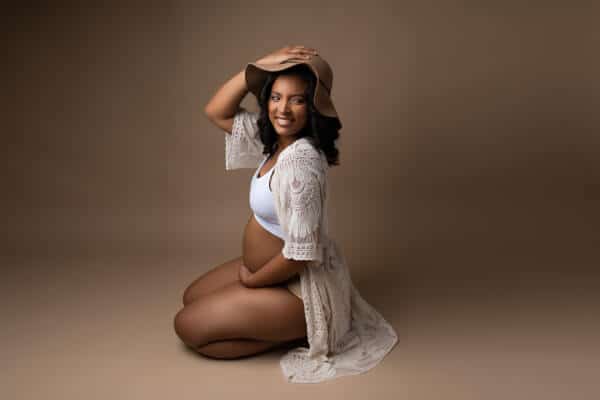 nicely rounded third-trimester baby bump maternity session timing