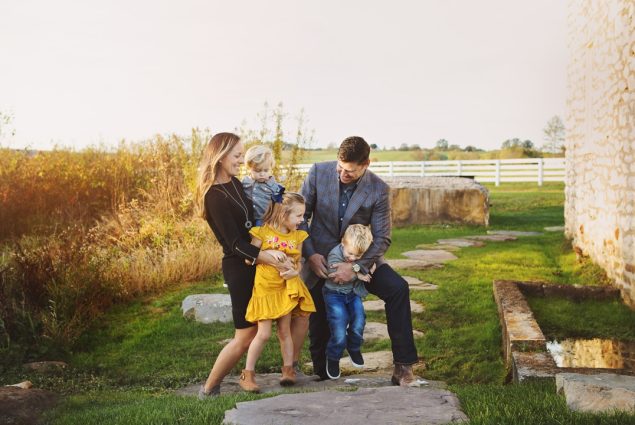 Family of five outdoor photo session in Baltimore, Maryland