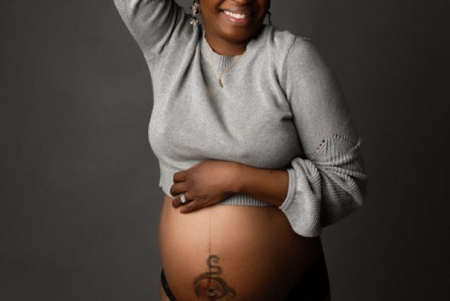idea for maternity photo session poses.jpg