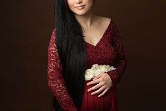 Indoor maternity photoshoot