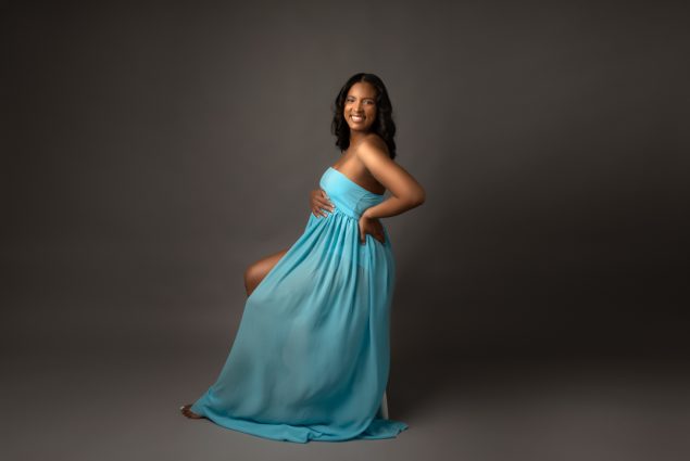 maternity photoshoot inspiration and ideas.jpg