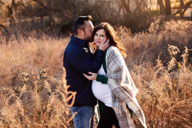 pregnancy photo session outdoors nature.jpg