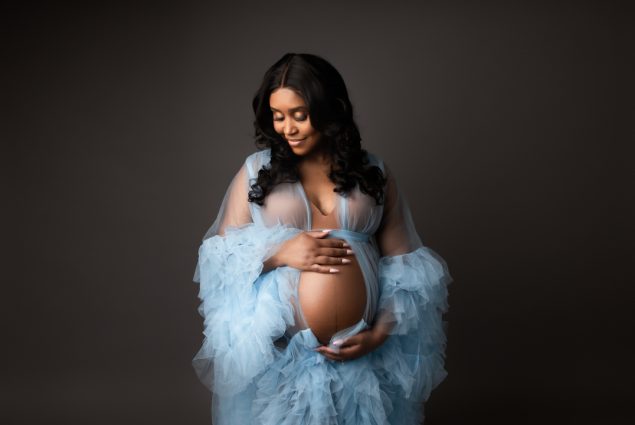 pregnancy portrait in studio.jpg