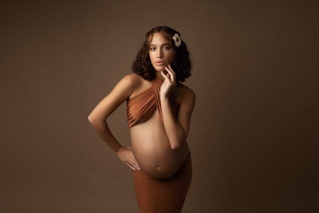 professional pregnancy photoshoot.jpg
