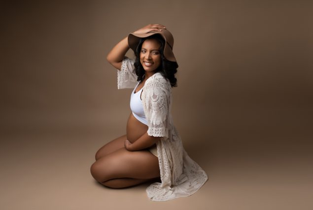 Professional maternity portrait, pregnant belly, studio