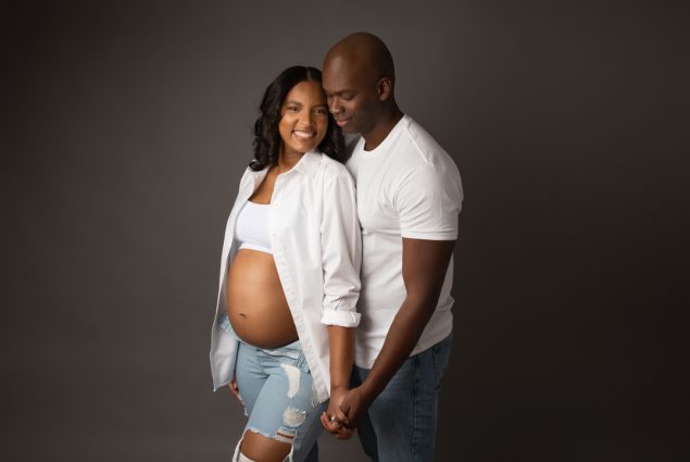 white shirt maternity photoshoot