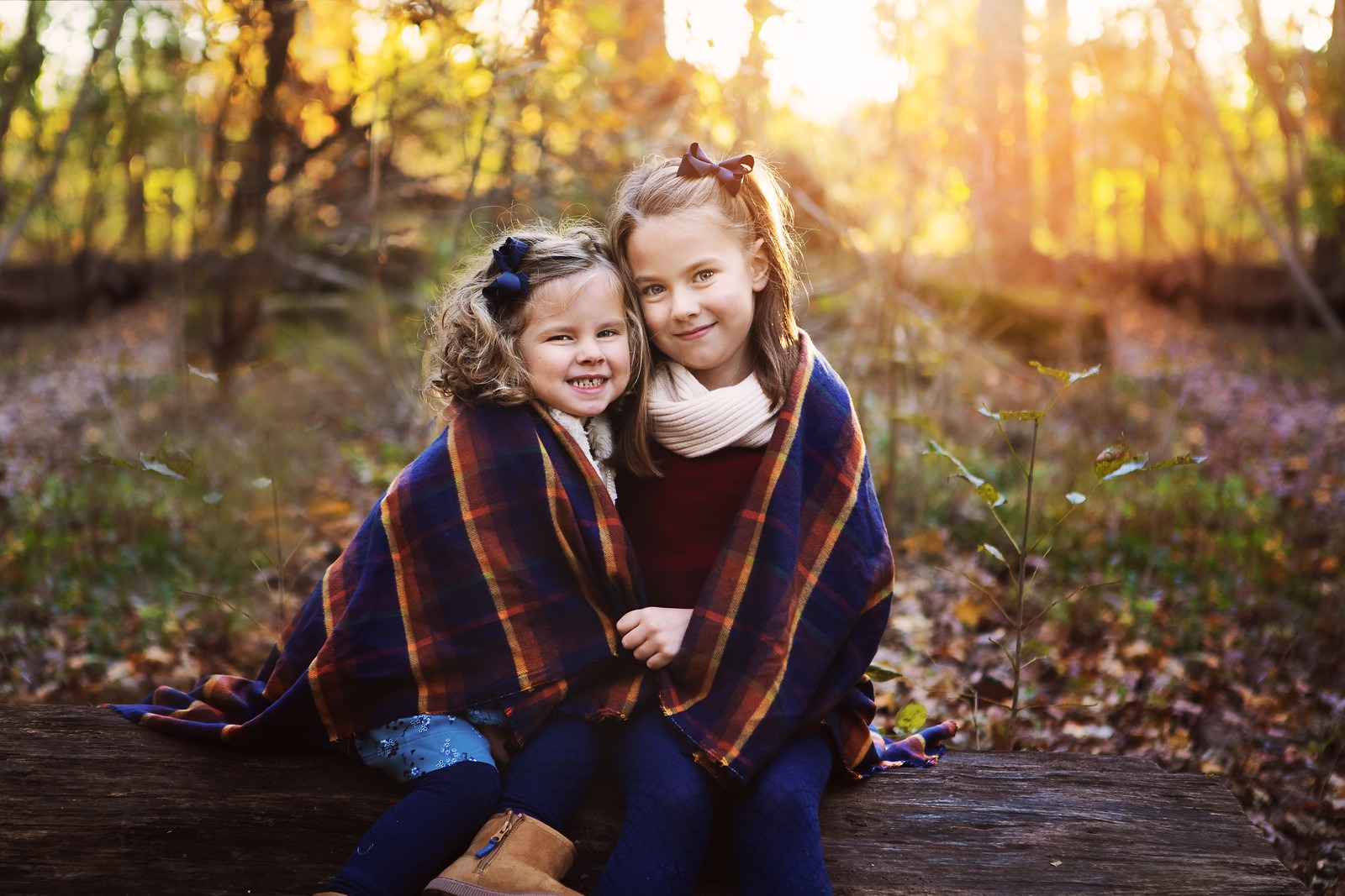 Sisters Riley and Brooke in outdoor photo session