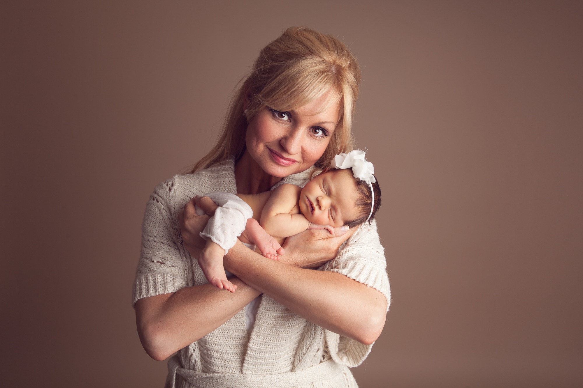 How do I pose for a mother and baby photoshoot? | Samantha Black