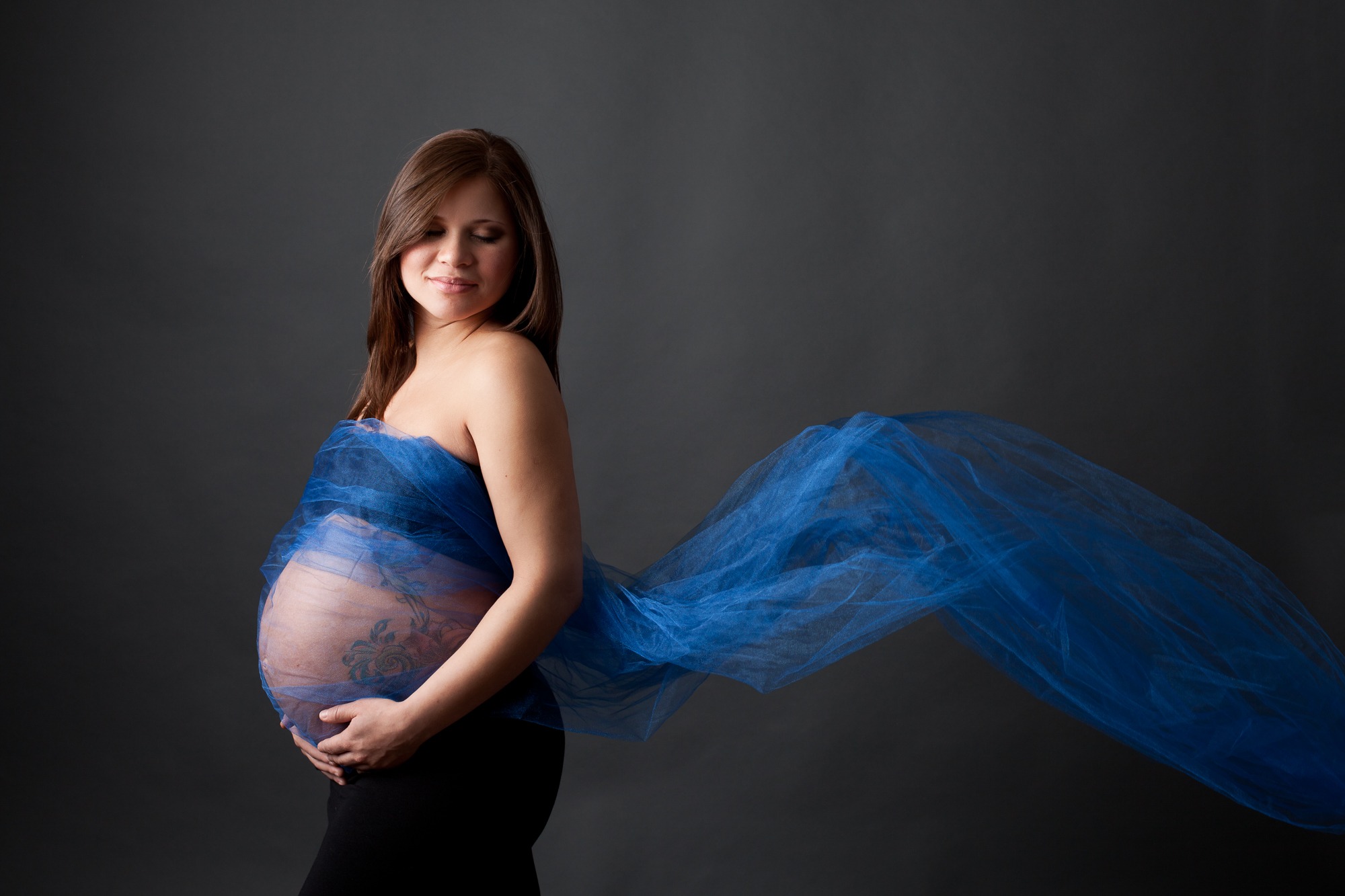 studio maternity photoshoot