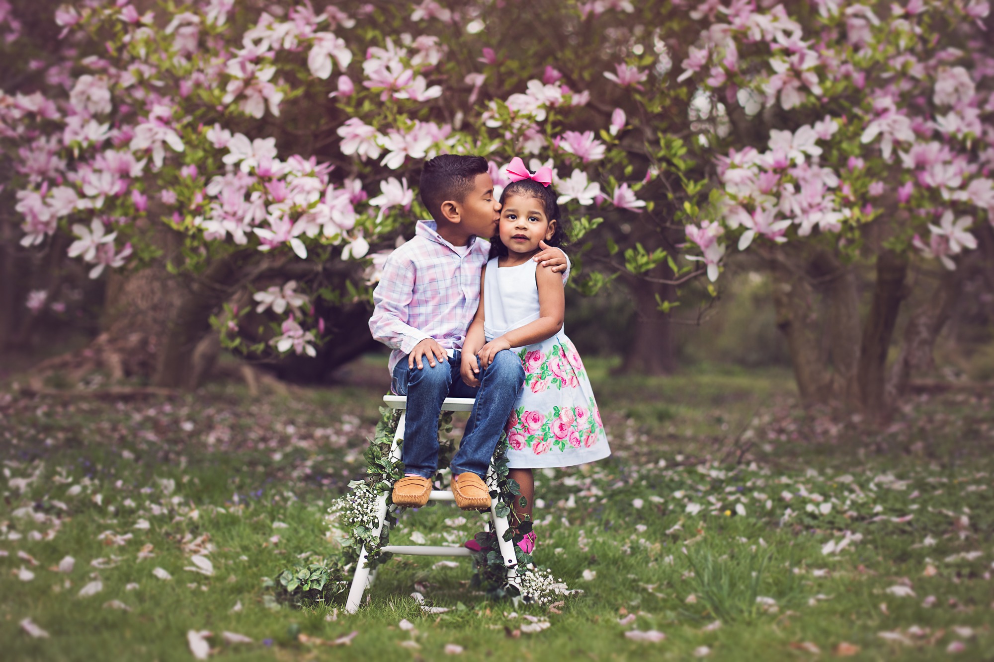 Siblings in outdoor session with magnolia tree