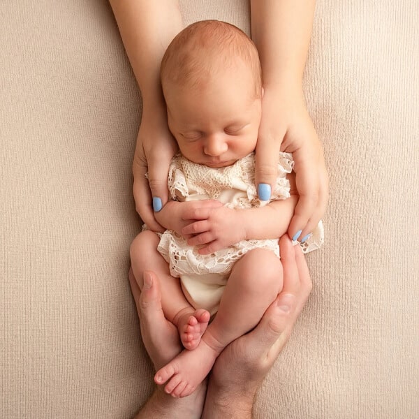Posed newborn vs lifestyle sessions