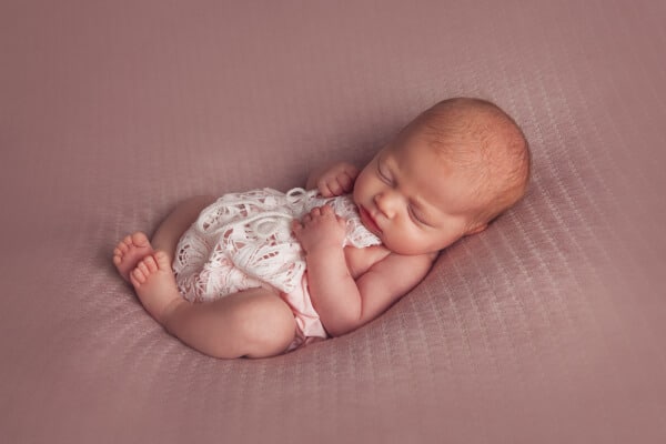 Impact of outfit on newborn photo shoot