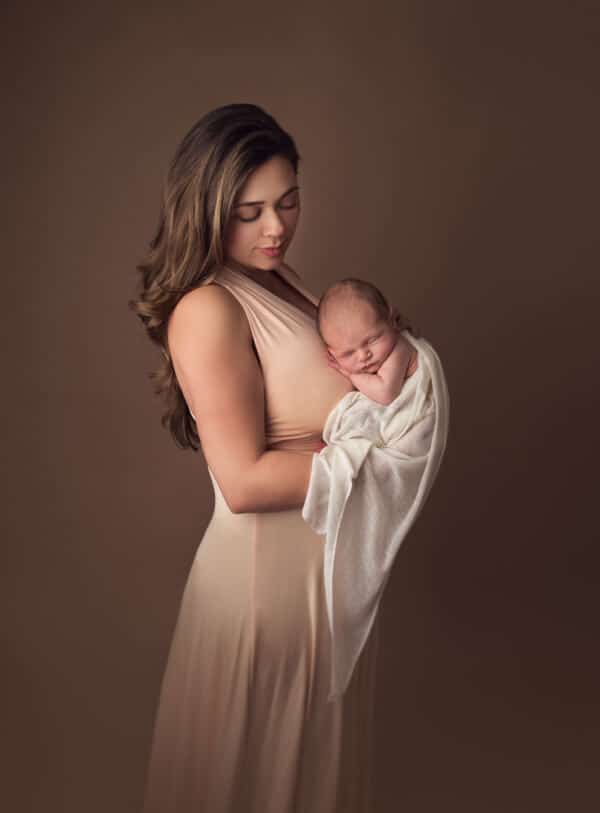 Newborn photoshoot outfits for mom