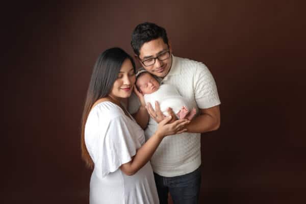 What parents should wear for newborn photo shoot