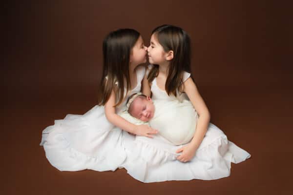 Sisters and newborn photo session