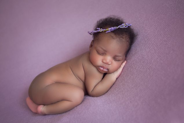 Ideas for newborn pose during a photoshoot
