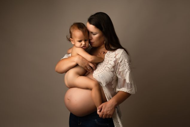 Maternity photoshoot mom and baby