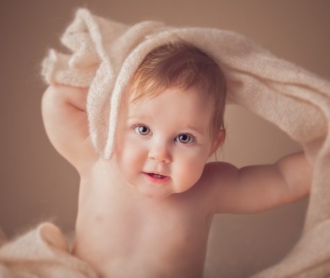 Milestone photoshoot in studio of a blue eyes baby