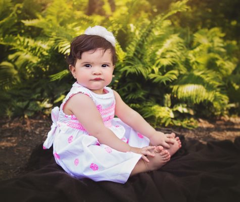 One year old girl in outdoor milestone session