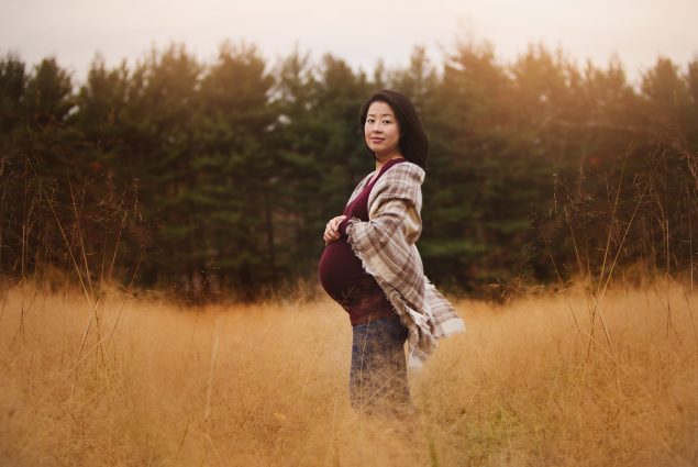 Outdoor maternity photoshoot in Baltimore, MD