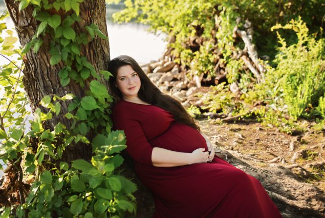 Outdoor maternity photoshoot
