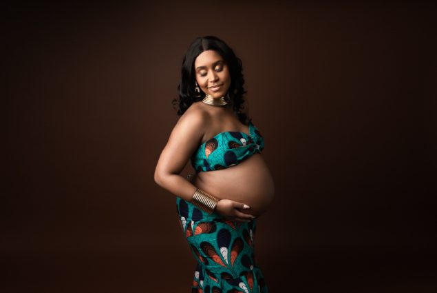 studio pregnancy photoshoot